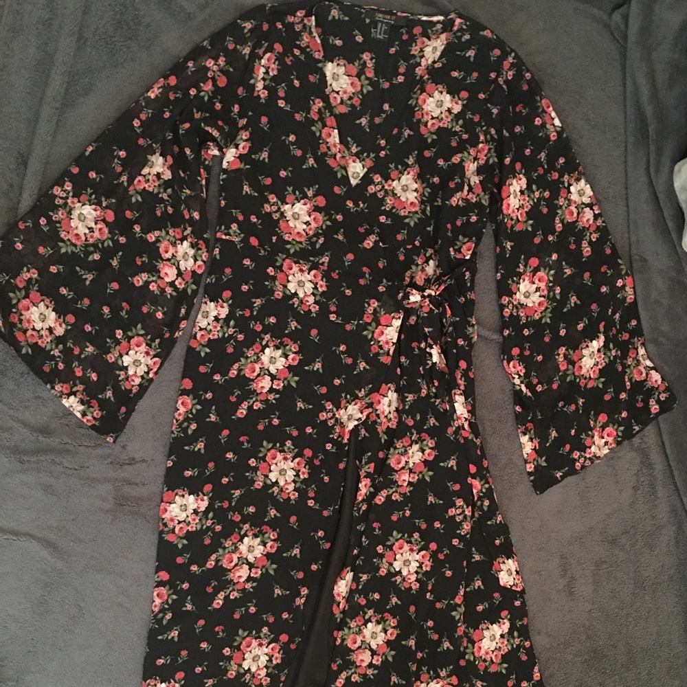 Hi-lo maxi dress w/ cross over tie in front.